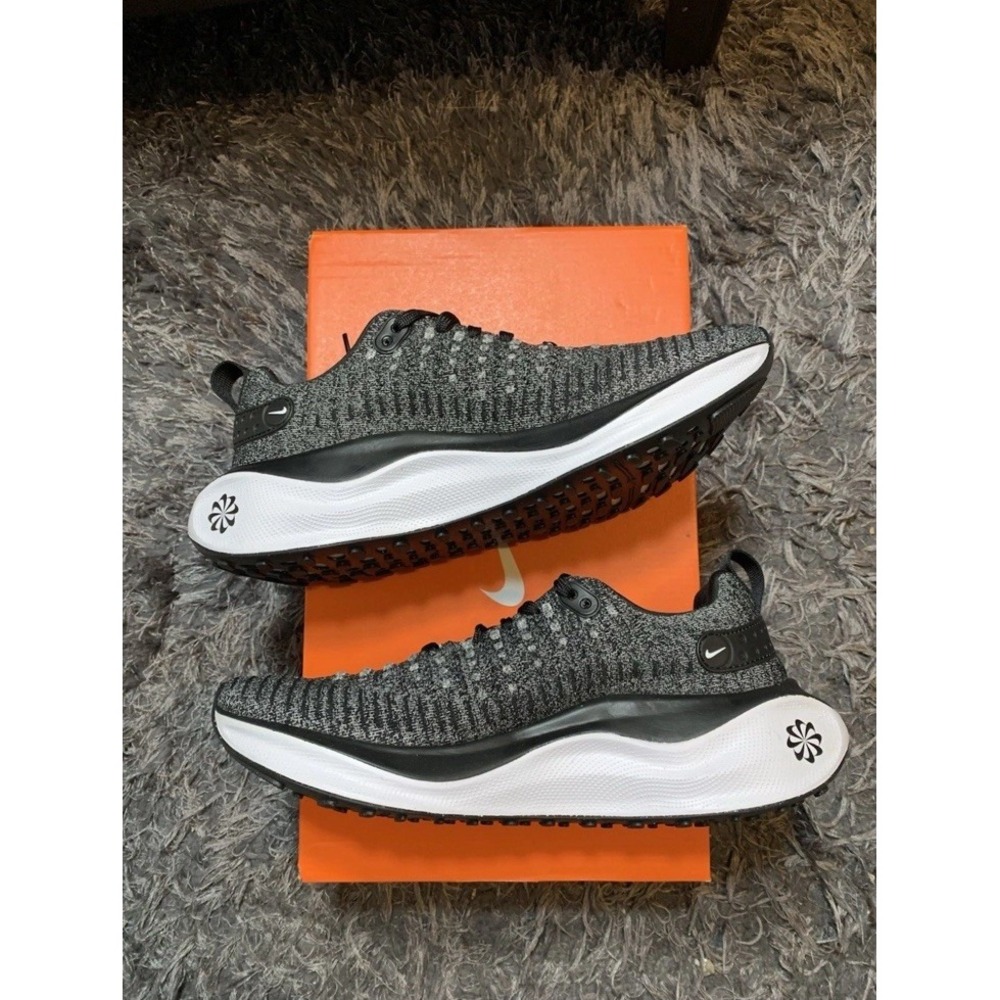 Women's Size 10 Nike ReactX Infinity Run 4 Running Shoes Black White DR2670-003 - Picture 3 of 10